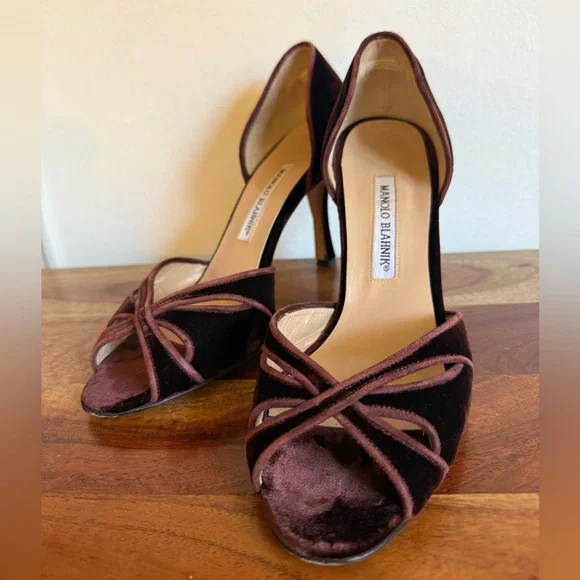 Brown velvet Manolo Blahnik pumps - Picture 4 of 6